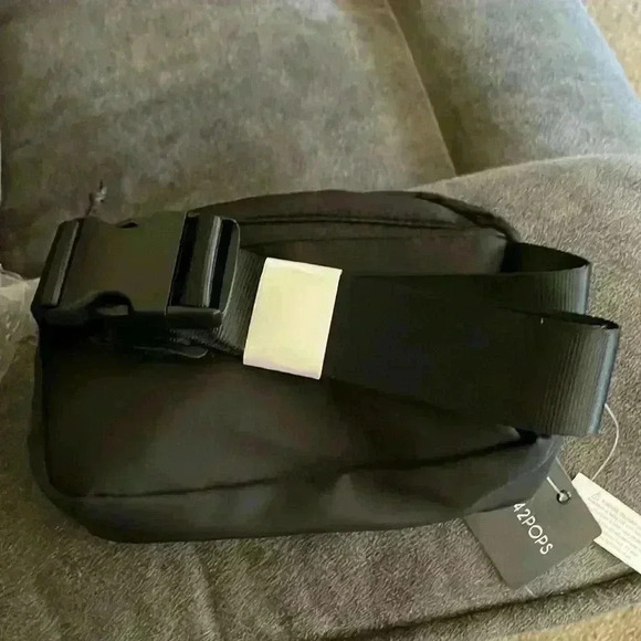 Crossbody purse - Picture 3 of 3